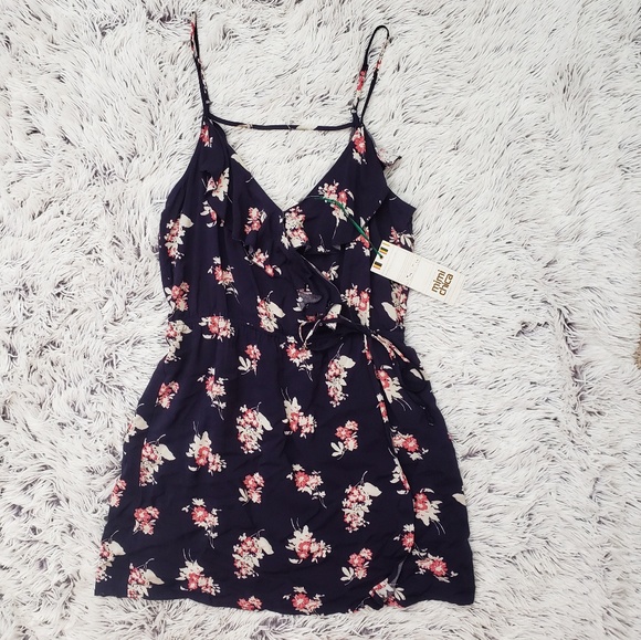 Mimi Chica Dresses & Skirts - NWT Navy Floral Ruffle Wrap Dress